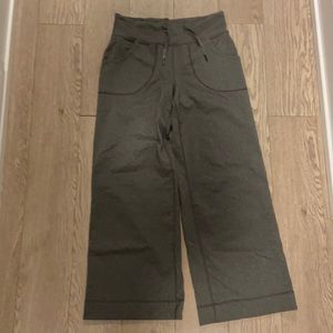 Lululemon wide leg pants/capris size 4